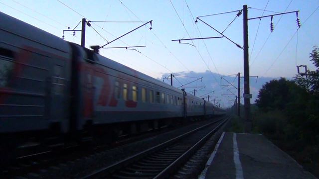 ЭП1М-663 с поездом №481 Москва — Новороссийск