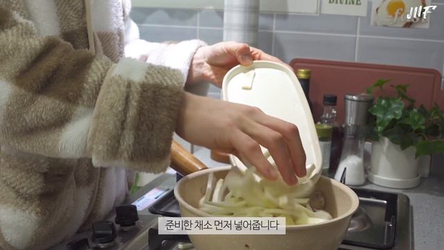 ENG) 2년만에 꺼낸 편백찜기, 20대 자영업자의 집밥브이로그🏡 시카고 피자 & 고구마쿠키, 간단 자취요리 모음,