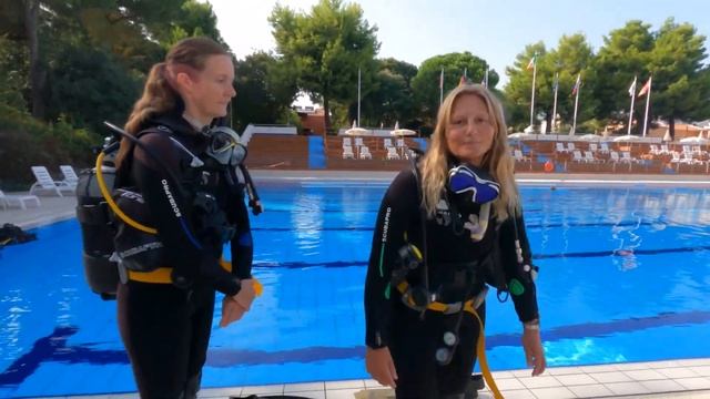 HOW TO Perform A Pre-dive Safety Check: BUDDY CHECK | PADI SCUBA SKILLS
