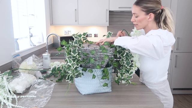 DIY ARTIFICIAL HANGING BASKET // HOW TO MAKE A FLOWER ARRANGEMENT IN A HANGING BASKET