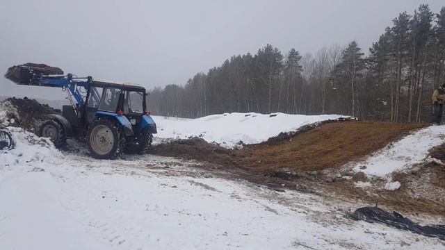 Бульдозер ЧТЗ т-170 помог на силосе. Согнул молокопровод. Новый диск МТЗ. Шиномонтаж запасок