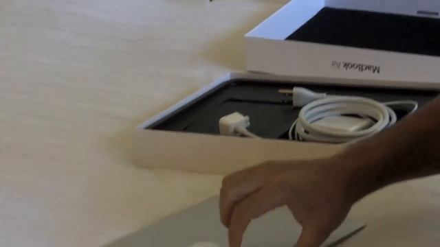 13 Inch Macbook Air I7 Unboxing, Boot Up & First View