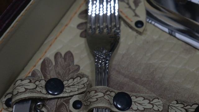 Походный набор в чемодане 