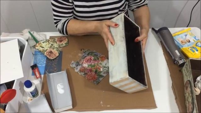 CAIXA VINTAGE DE PAPELÃO