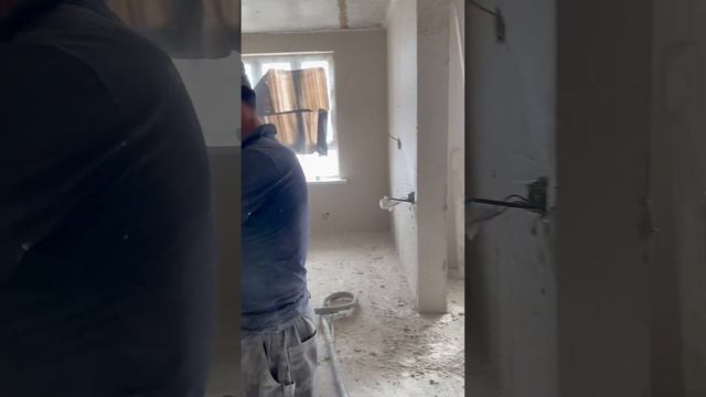 Нанесение гипсовой штукатурки механизированным способом, расход воды — 650 л/ч #sertamaster
