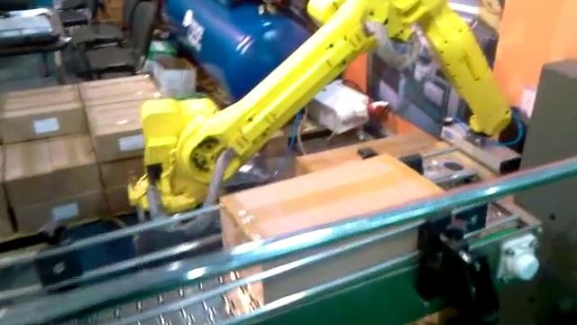 ПРОМЫШЛЕННЫЙ РОБОТ FANUC (выставка ПродСиб 2010).mp4