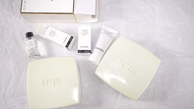 CHANEL N°19 CANCELLED - 