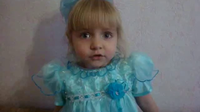 Трехлетняя девочка поет гимн России