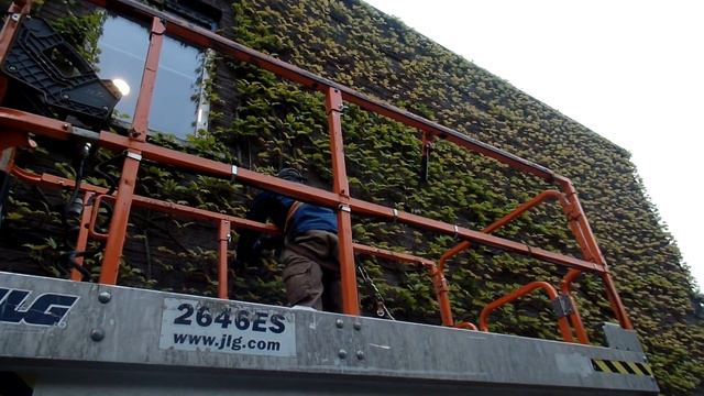 WERKEN MET DE JLG 2646ES HOOGWERKER