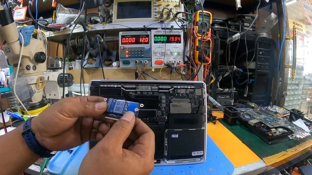 A1708 MacBook Pro (13-inch, 2017) เข้า Os ไม่ได้ (Apple Repair) By ช่างพงษ์