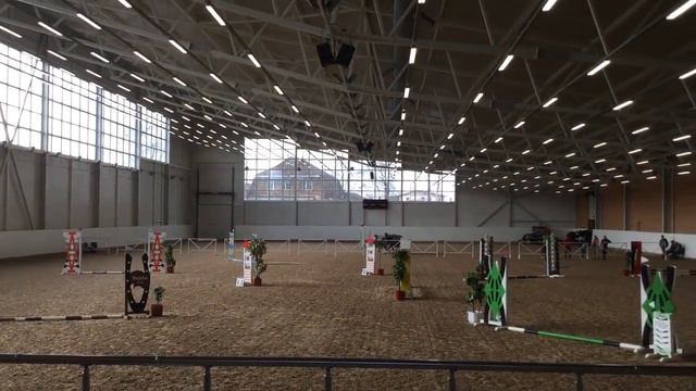 Виктория Воронова на пони Арлекин. Кавалетти