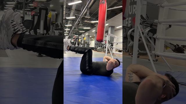 Скручивания, ноги навесу