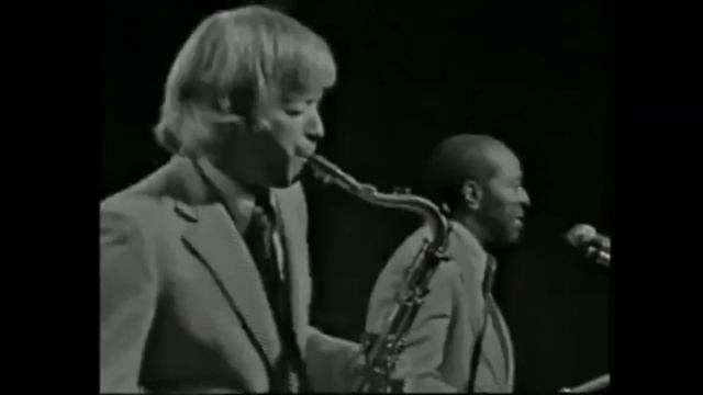 Саксофонист Луис Джордан.