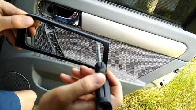 Ремонт дверей: снятие обшивки и замена ручек