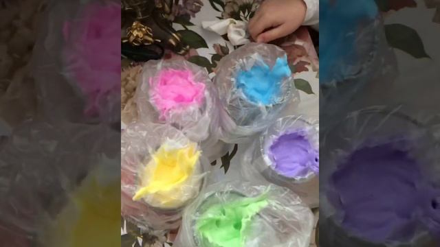 Пена для бритья и гуашь