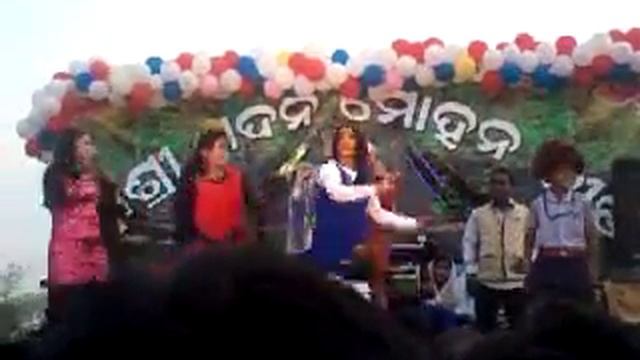School boy lungi dance karada melan