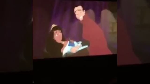 Оригинально сделал предложение своей девушке.