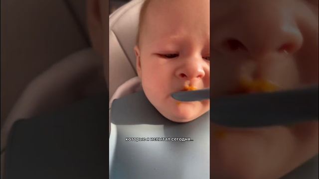 С мясом мы так и не подружились, пока пробовали только цыплёнка и каждый раз — ? #прикорм