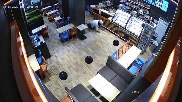 Женщина украла антисептик в кофейне. #запорожье