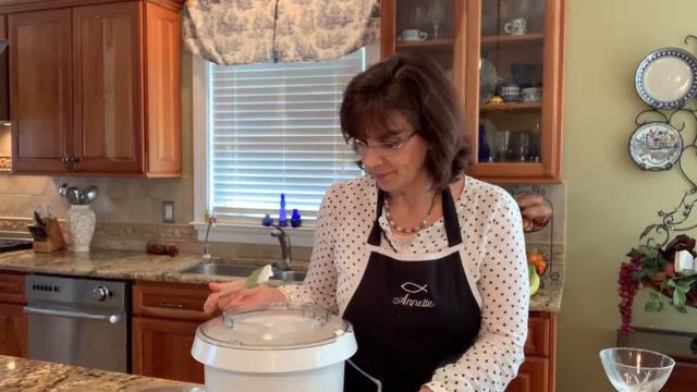 How To Make Sugar-Free Whipped Cream With A Special Twist!