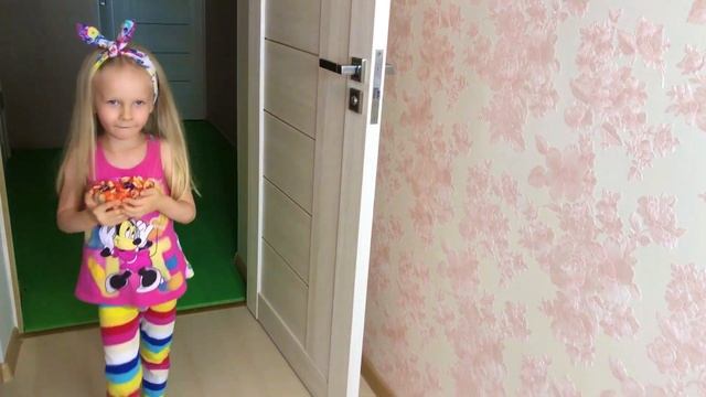 Супер Милана и её странный гость Монстр под кроватью