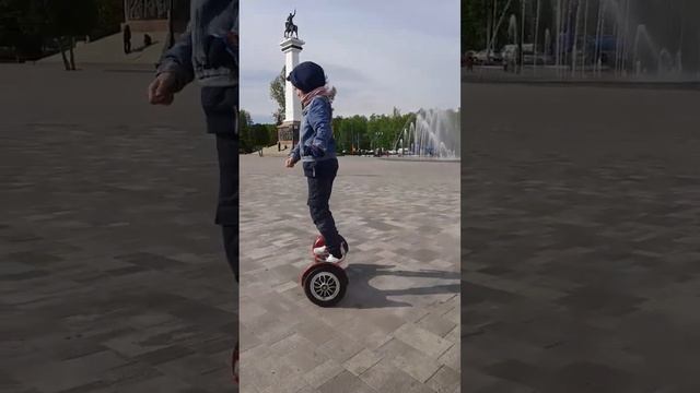 я катаюсь на гироскутере??