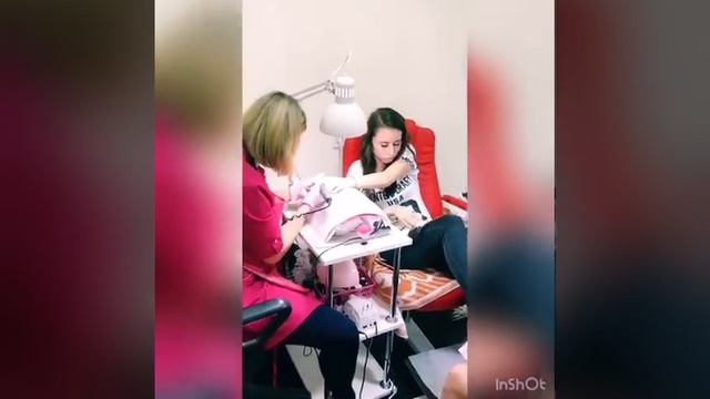 Маникюр и педикюр одновременно