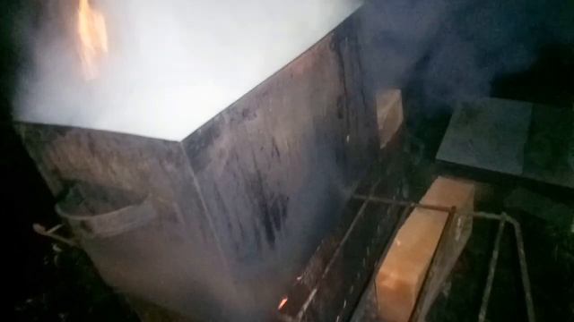 как мы коптили колбасу и сало！?Смотреть до конца！