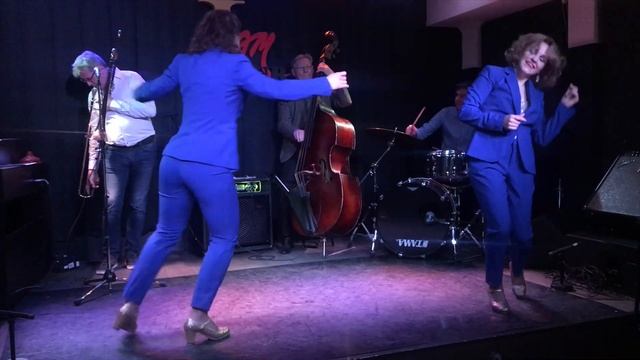 Арина Кирсанова и Анастасия Собокарь. Босса новы в Jam club.