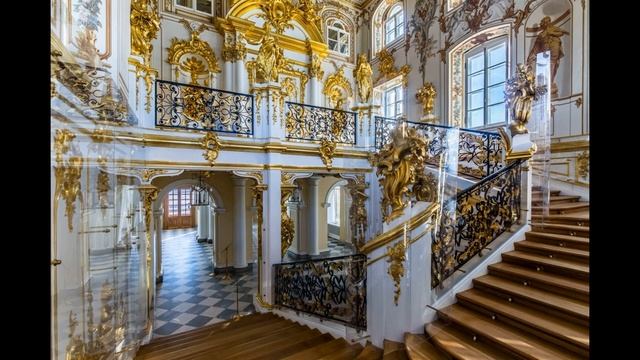 Петродворец. Парадная лестница и танцзал.