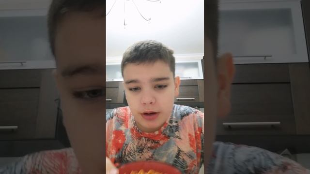 ем очень острую лапшу!