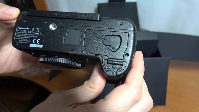 Panasonic Lumix DMC-GH5S Unboxing