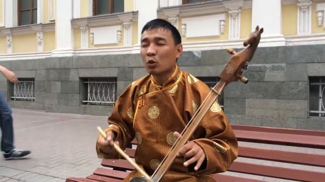 Горловое пение на Арбате Москвы