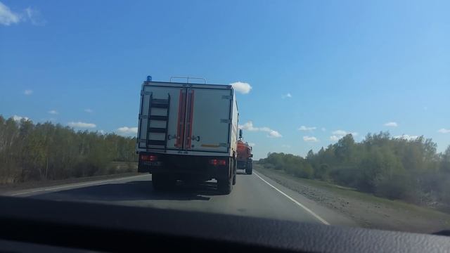Неадыкватная колонна МЧС на трассе Омск-Новосибирск 29.04.2016