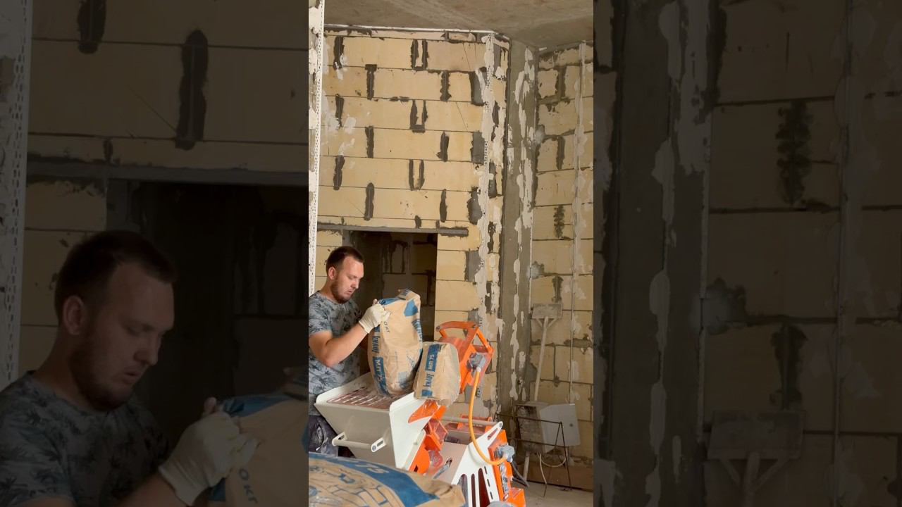 бригада из 2 мастеров работает механизированным способом на беспроводной аккумуляторной станции VOLT