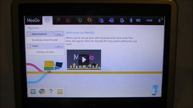 P2/6. Selection Of Netbook Distros: Meego, Running From USB Stick, On A Dell Mini 9.