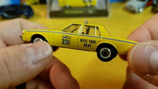 2019 Greenlight Hobby Exclusive 1987 Chevrolet Caprice New York City Taxi Yellow Cab Opening Review