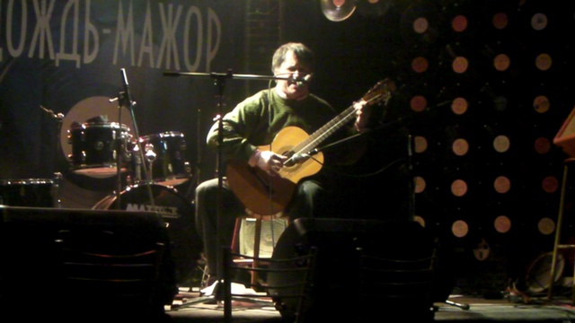 Черняев А.П.исп.свои песни в кл.ДОЖДЬ-МАЖОР в 2011 г.SANY0023