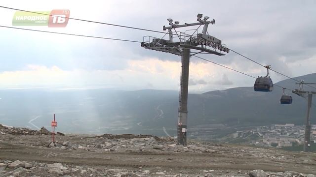 Гондолы канатной дороги не пустуют в любую погоду