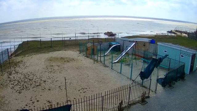 Вышло солнце на побережье Азовского моря. Дует ветер. Погода на 21 Марта