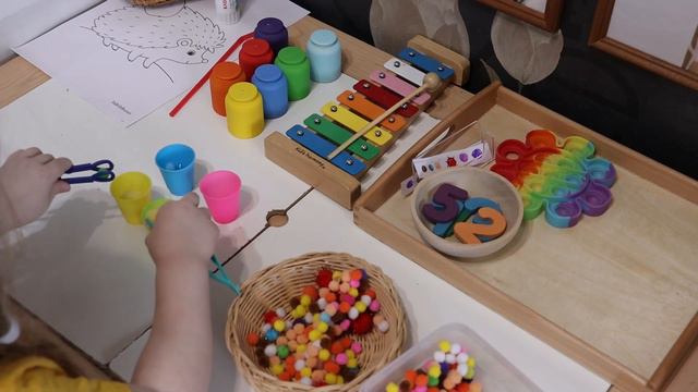 10 игр с помпонами. Игры с бомбошками. Занятия дома с детьми