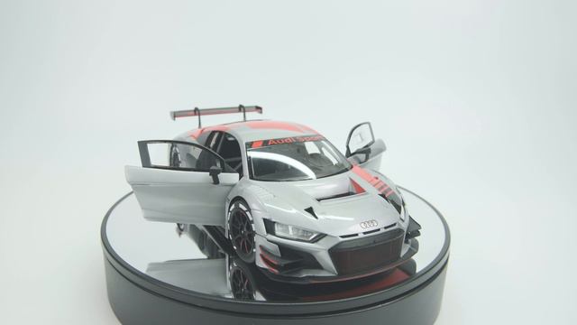 AUDI R8, Meng 1/24