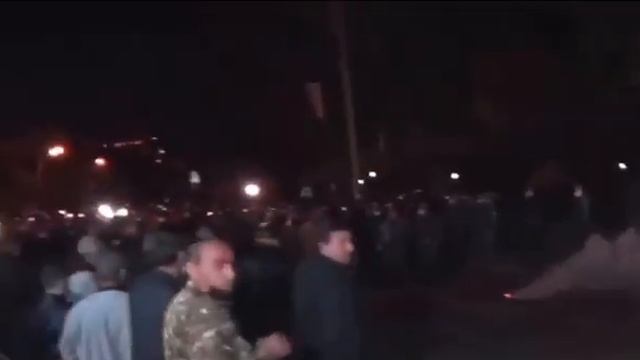 #карабах трусливые армяне устроили беспорядки в ереване.Раньше надо было воевать.Ничего не изменитс