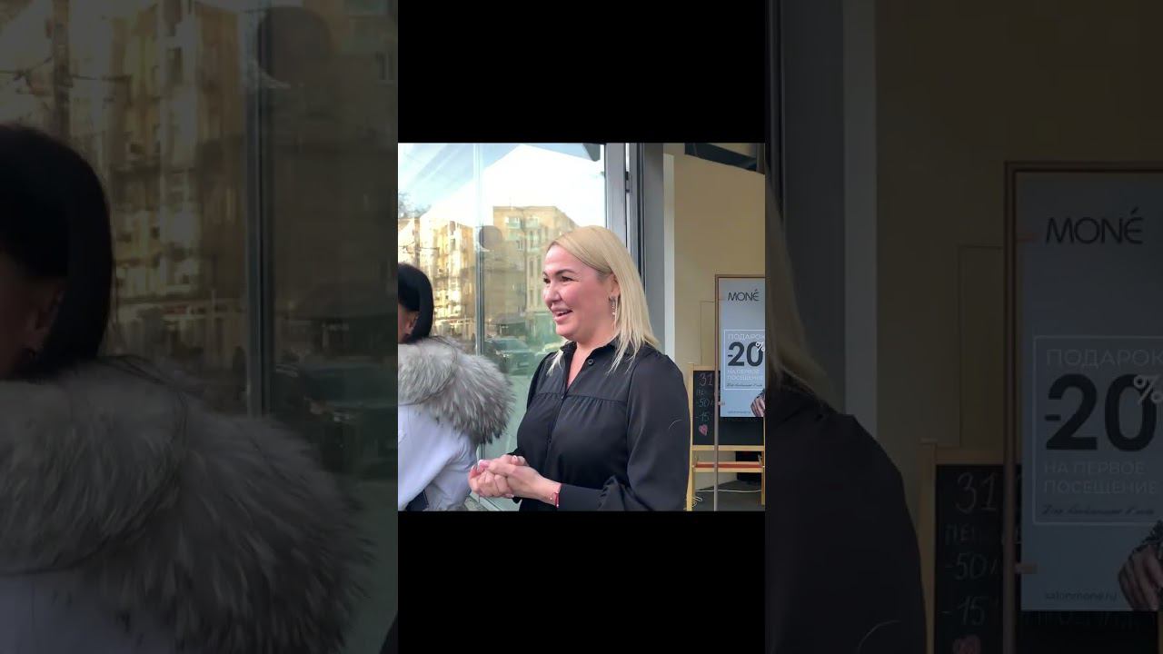 Трогательное поздравление на улице от белого медведя  #москва  #мишка #праздник