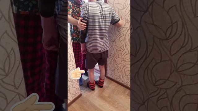 16.02.23г. Александр. Ходьба без трости со страховкой. Задача - избавится от переразгибания колена.