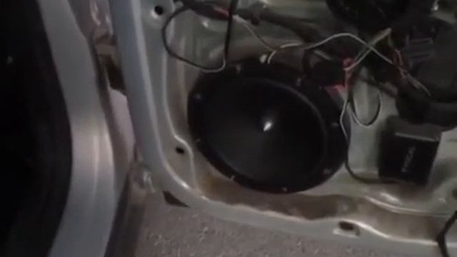 Замена штатной акустики на dl audio raven 165 на Volkswagen Passat b5 задние двери
