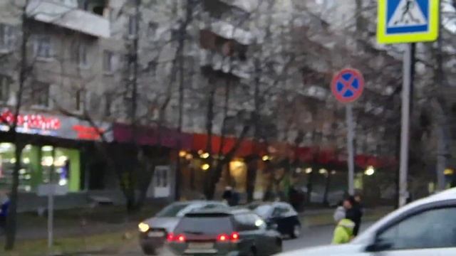 15:30, воскресение, 18 ноября 2018 (стрит-ритейл: ул. 11-я Парковая, 9/35)