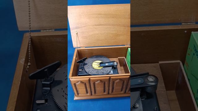 Музыкальная шкатулка с дисками. Швейцария. Thorens