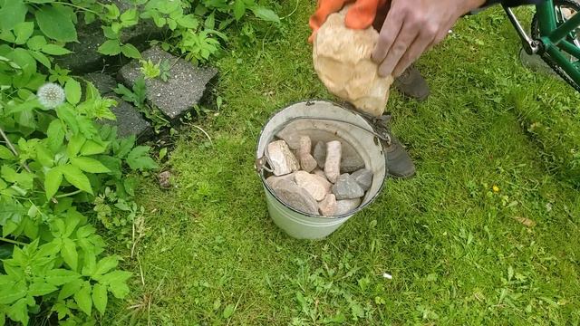 Два ведра камней