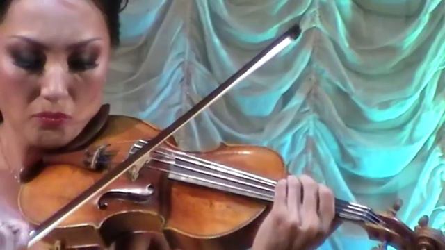 Играет Аида Аюпова (скрипка)